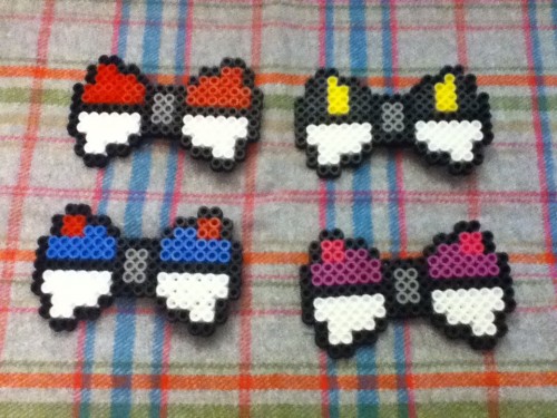 Pokéball pince cheveux perles hama